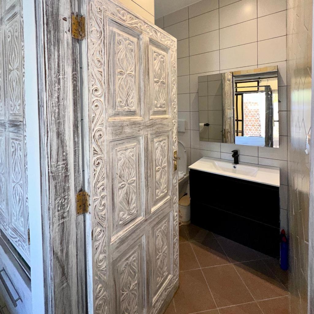 Amani Luxury Apartments Момбаса Екстер'єр фото