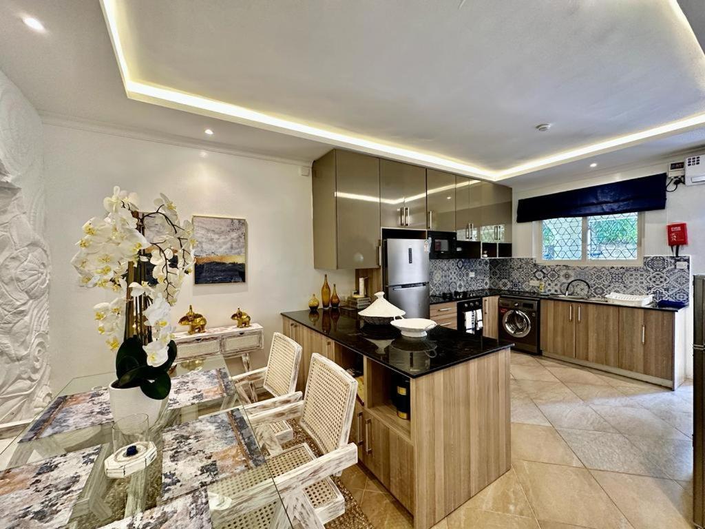 Amani Luxury Apartments Момбаса Екстер'єр фото